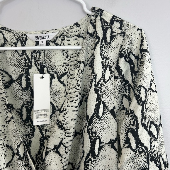 NWT BB Dakota Animal Print Satin Long Sleeve Cross Front Bodysuit Size Small - Picture 7 of 14